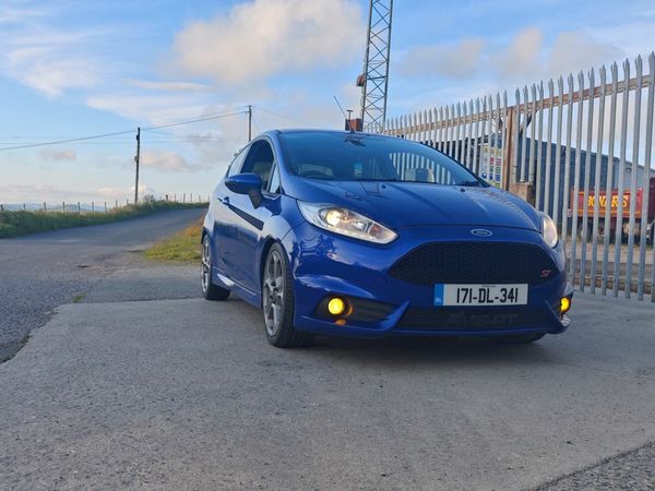 Ford Fiesta Hatchback, Petrol, 2017, Blue