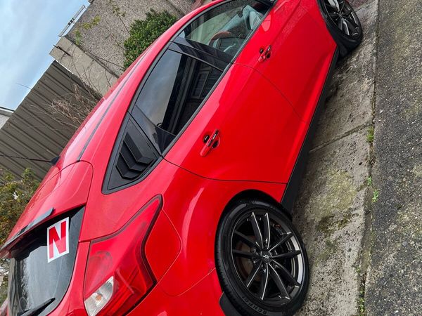 Ford Focus Hatchback, Diesel, 2011, Red