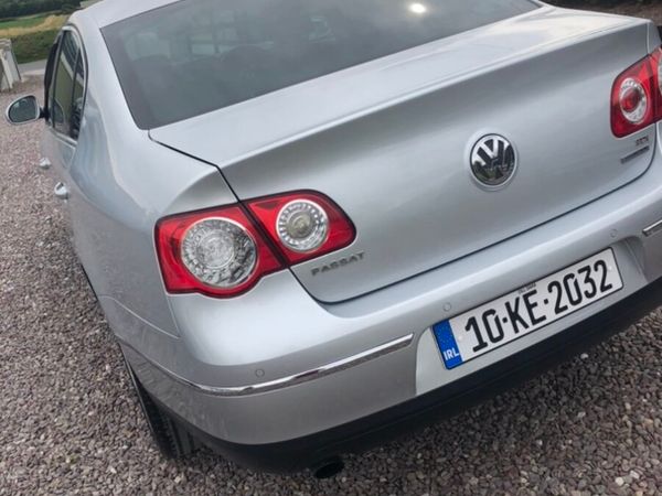 Volkswagen Passat Saloon, Diesel, 2010, Silver