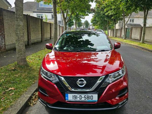 Nissan Qashqai MPV, Petrol, 2019, Red