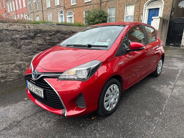 Toyota Yaris Hatchback, Petrol Hybrid, 2016, Red