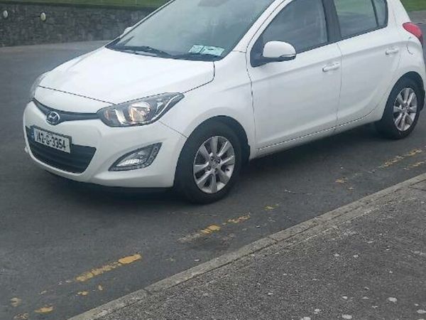 Hyundai i20 Hatchback, Petrol, 2014, White