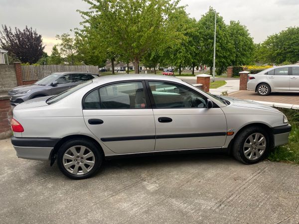Toyota Avensis Saloon, Diesel, 1998, Grey
