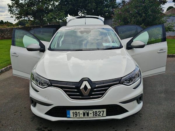Renault Megane Hatchback, Petrol, 2019, White