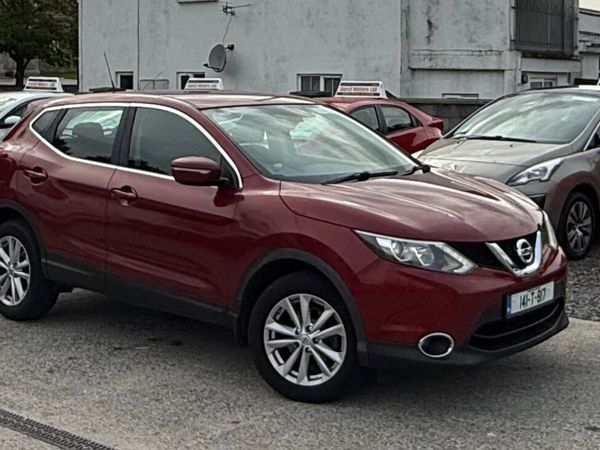Nissan Qashqai Hatchback, Diesel, 2014, Red