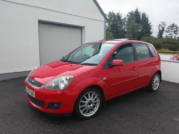 Ford Fiesta Hatchback, Petrol, 2008, Red
