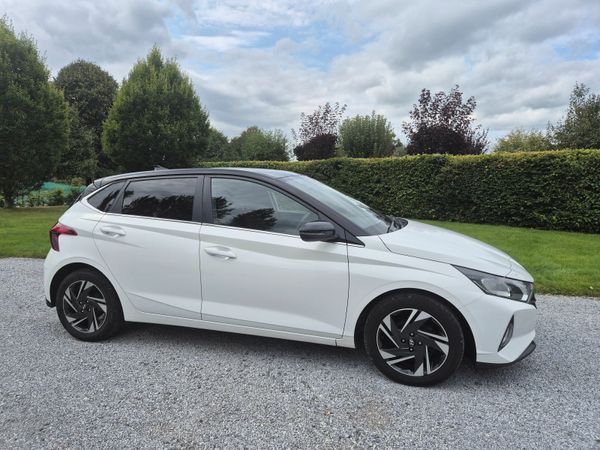 Hyundai i20 Hatchback, Petrol, 2021, White