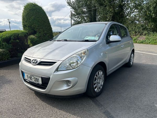 Hyundai i20 Hatchback, Petrol, 2011, Silver
