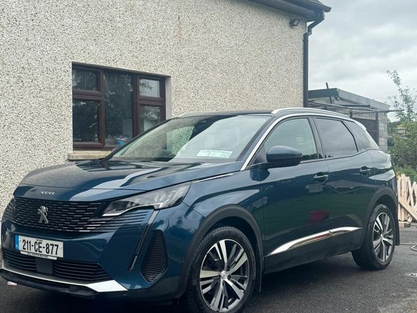 Nissan Qashqai MPV, Petrol, 2022, Red