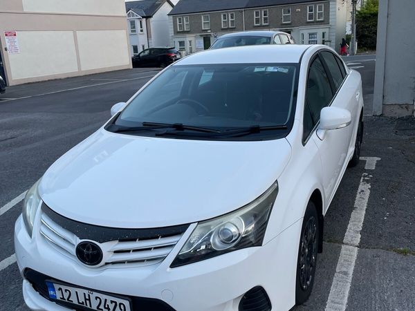 Toyota Avensis Saloon, Diesel, 2012, White