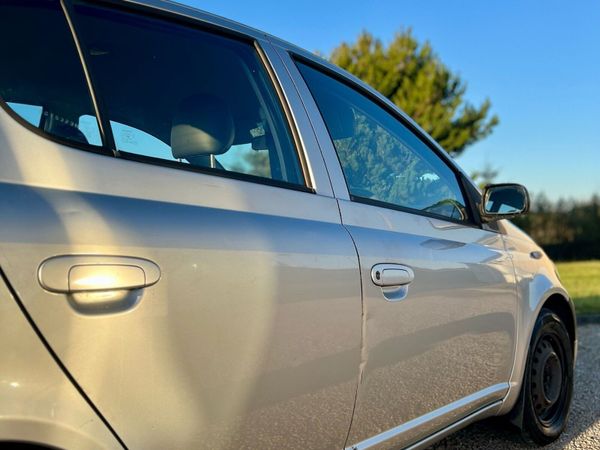 Toyota Yaris Hatchback, Petrol, 2000, Silver