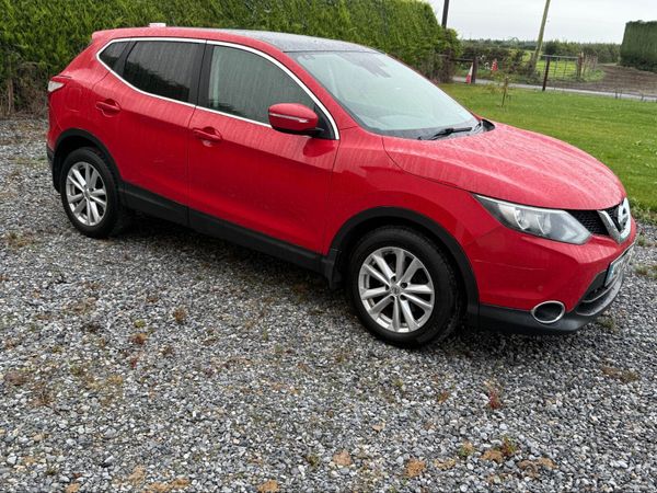 Nissan Qashqai Hatchback, Diesel, 2014, Red