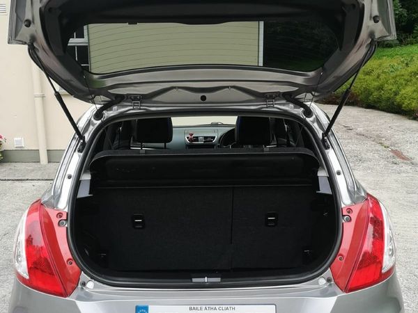 Suzuki Swift Hatchback, Petrol, 2015, Silver
