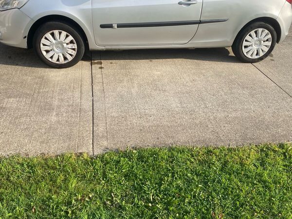 Renault Clio Hatchback, Ethanol Petrol, 2010, Silver