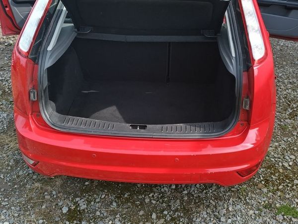 Ford Focus Hatchback, Diesel, 2011, Red