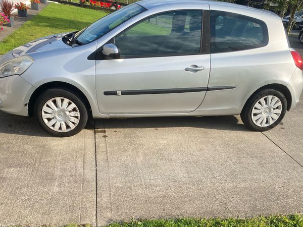 Renault Clio Hatchback, Ethanol Petrol, 2010, Silver