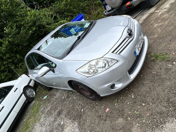 Toyota Auris Hatchback, Diesel, 2011, Silver