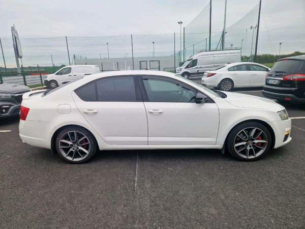 Skoda Octavia Hatchback, Diesel, 2015, White