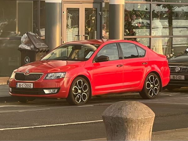 Skoda Octavia Saloon, Diesel, 2016, Red