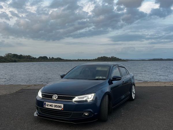 Volkswagen Jetta Saloon, Diesel, 2012, Blue