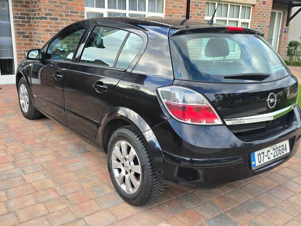 Opel Astra Hatchback, Petrol, 2007, Black
