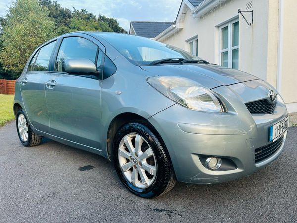 Toyota Yaris Hatchback, Petrol, 2011, Silver