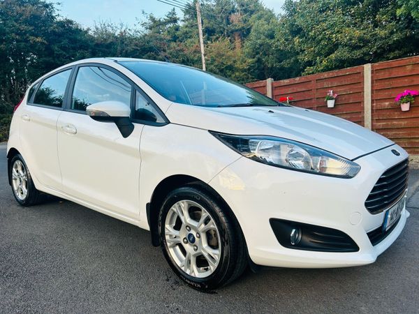 Ford Fiesta Hatchback, Petrol, 2014, White