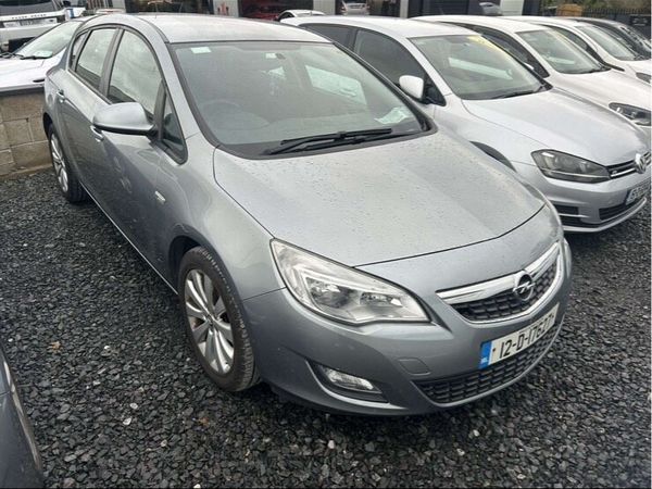 Opel Astra MPV, Petrol, 2012, Silver