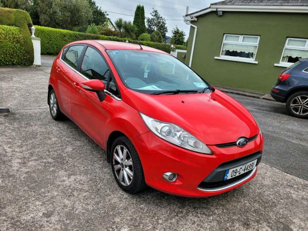 Ford Fiesta Hatchback, Petrol, 2009, Red