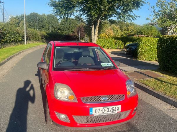 Ford Fiesta Hatchback, Petrol, 2007, Red