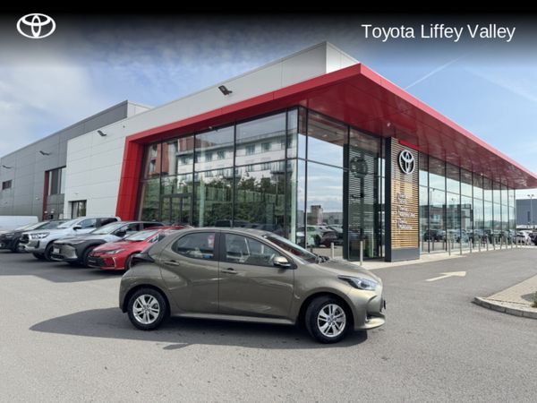 Toyota Yaris Hatchback, Petrol Hybrid, 2024, Bronze