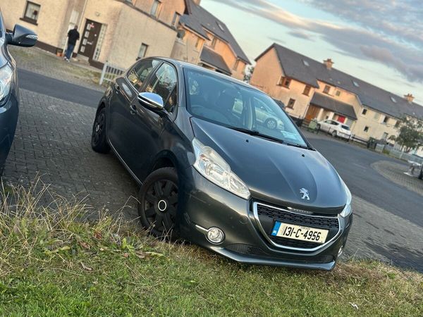 Peugeot 208 Hatchback, Petrol, 2013, Grey