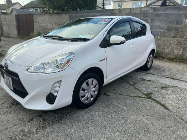 Toyota Aqua Hatchback, Petrol Hybrid, 2017, White
