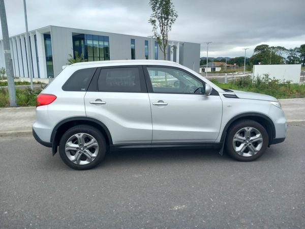 Suzuki Vitara SUV, Petrol, 2015, Silver