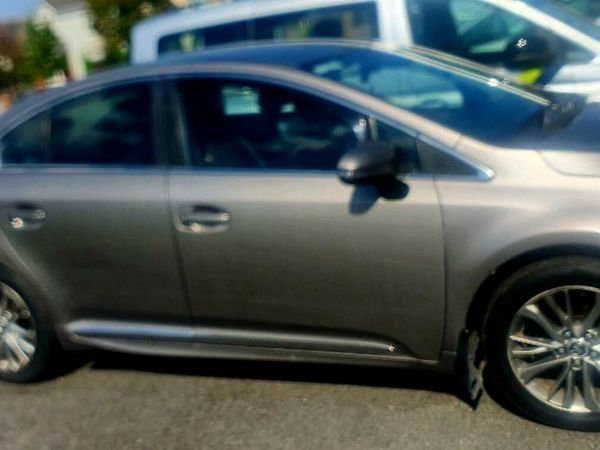 Toyota Avensis Saloon, Petrol, 2016, Bronze