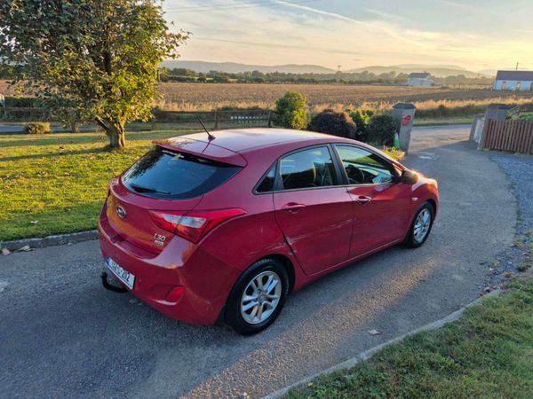 Hyundai i30 MPV, Diesel, 2013, Red