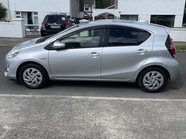 Toyota Aqua Hatchback, Petrol Hybrid, 2016, Silver