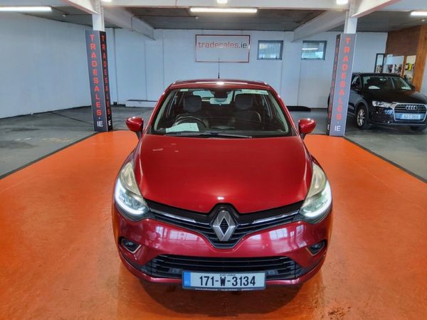 Renault Clio Hatchback, Diesel, 2017, Red