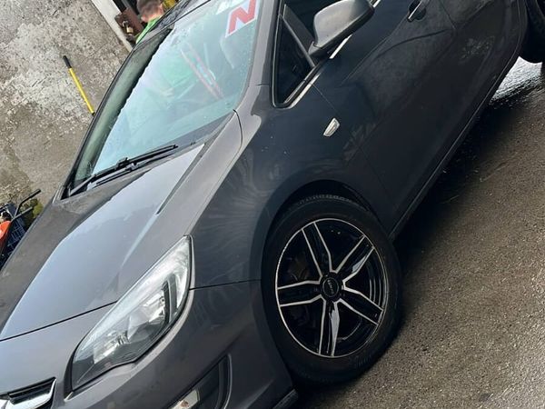 Vauxhall Astra Hatchback, Diesel, 2013, Grey