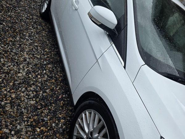 Ford Focus Hatchback, Petrol, 2012, White