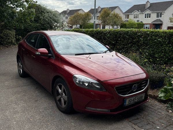 Volvo V40 Hatchback, Diesel, 2015, Red