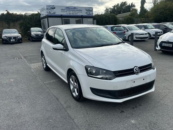 Volkswagen Polo Hatchback, Petrol, 2014, White
