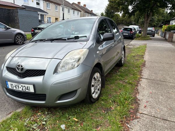 Toyota Yaris Hatchback, Petrol, 2010, Silver