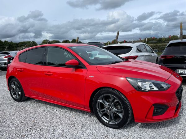 Ford Focus Hatchback, Diesel, 2020, Red
