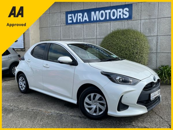 Toyota Yaris Hatchback, Petrol Hybrid, 2020, White