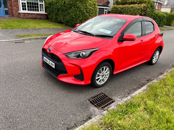 Toyota Yaris Hatchback, Petrol Hybrid, 2020, Red