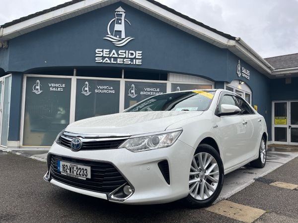 Toyota Camry Saloon, Petrol Hybrid, 2016, White
