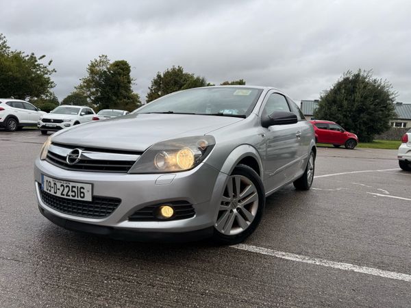 Opel Astra Hatchback, Petrol, 2009, Silver