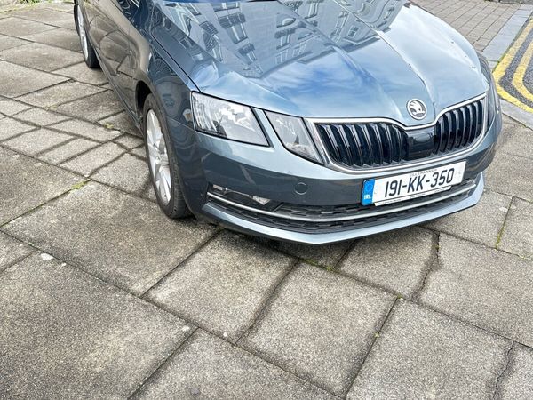 Skoda Octavia Saloon, Diesel, 2019, Grey