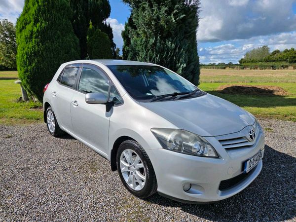 Toyota Auris Hatchback, Diesel, 2012, Silver